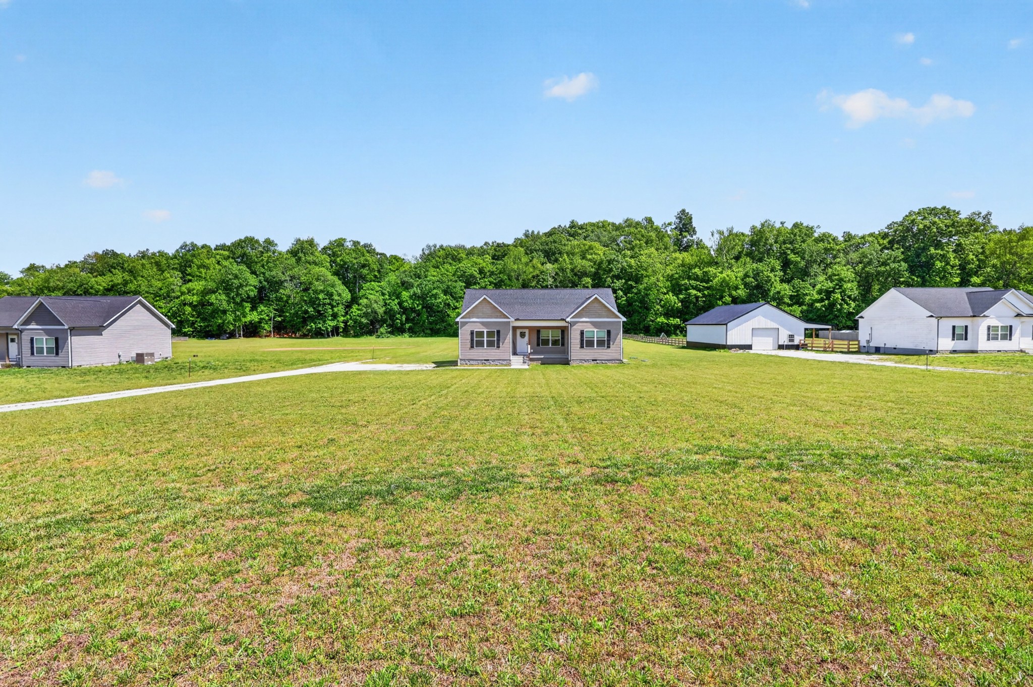 542 Sycamore Road Dickson, TN 37055 - Photo 2 of 39