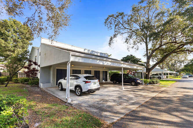 6157 Old Court Road, Unit 126 Boca Raton, FL 33433 - Photo 2 of 33 6157 Old Court Rd Apt 126 Boca-small-003