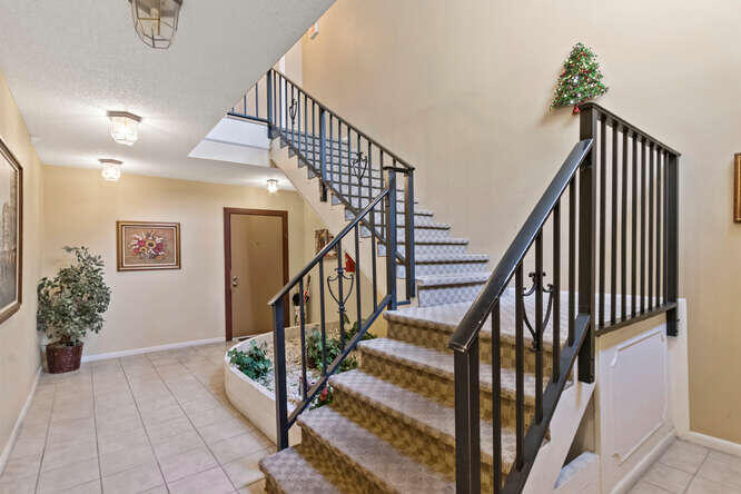 6157 Old Court Road, Unit 126 Boca Raton, FL 33433 - Photo 5 of 33 6157 Old Court Rd Apt 126 Boca-small-005