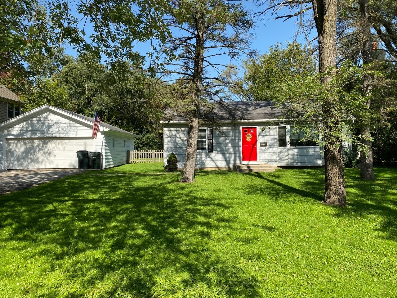 2260 Woodlawn Road Northbrook, IL 60062 - Photo 1 of 6 Gallery Image 1