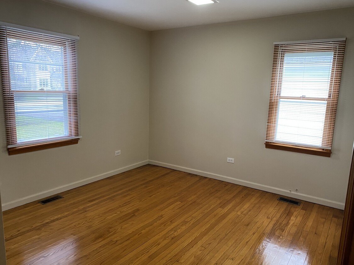 2260 Woodlawn Road Northbrook, IL 60062 - Photo 6 of 6 Gallery Image 6