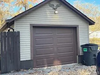 $185,000 | 9 Hyde Park Road, Fairview Heights, IL 62208