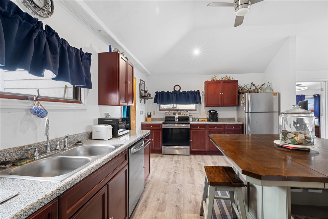 28 Pier Road Portsmouth, RI 02872 - Photo 13 of 24