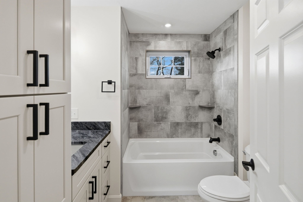 38 Colonial Road Webster, MA 01570 - Photo 25 of 41