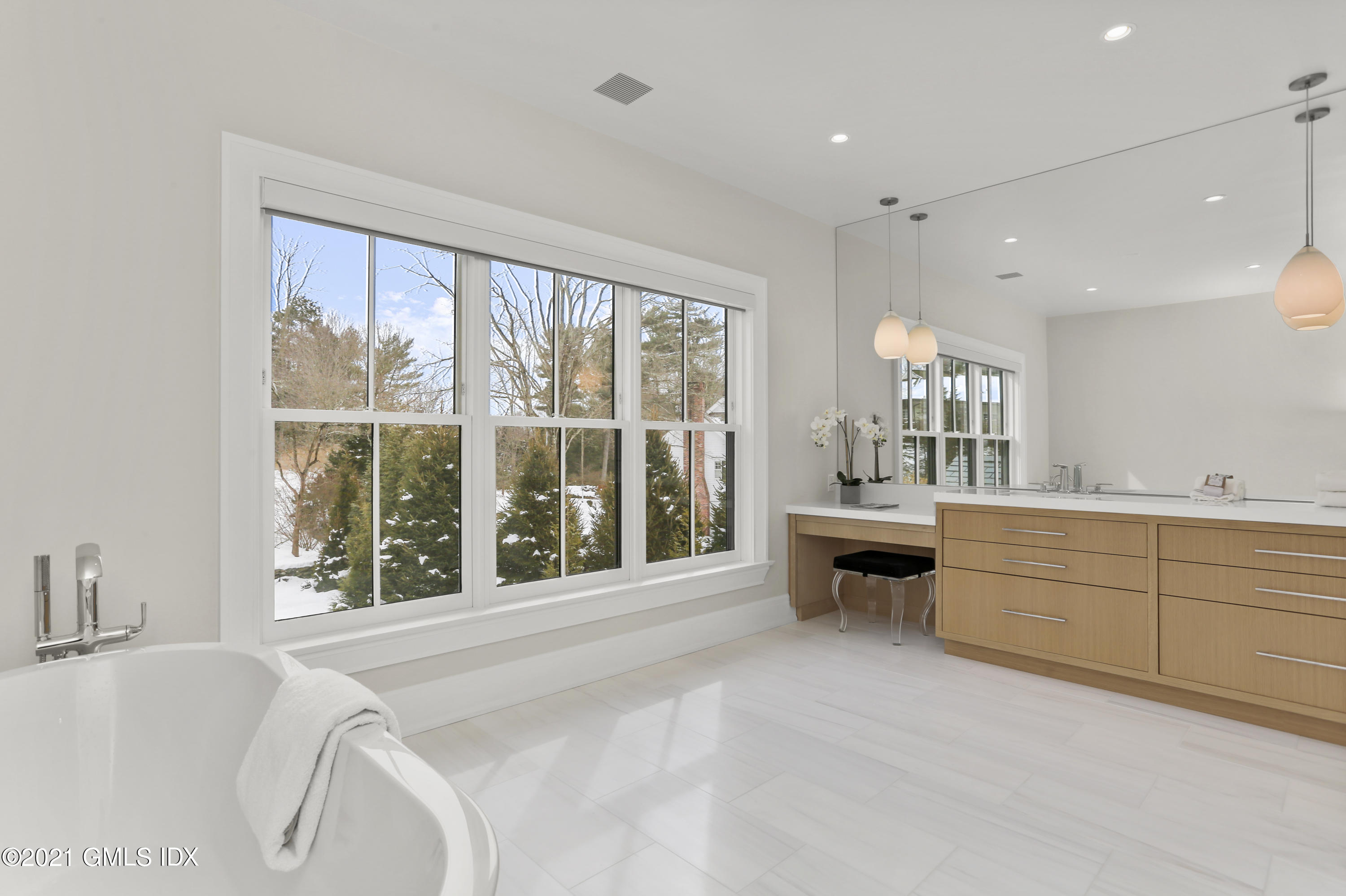 27 Pecksland Road Greenwich, CT 06831 - Photo 16 of 28 27 Pecksland Rd Greenwich CT-print-039-0