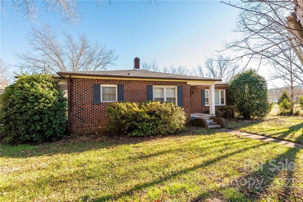 1943 Conley Road Morganton, NC 28655 - Photo 4 of 37 Gallery Image 4