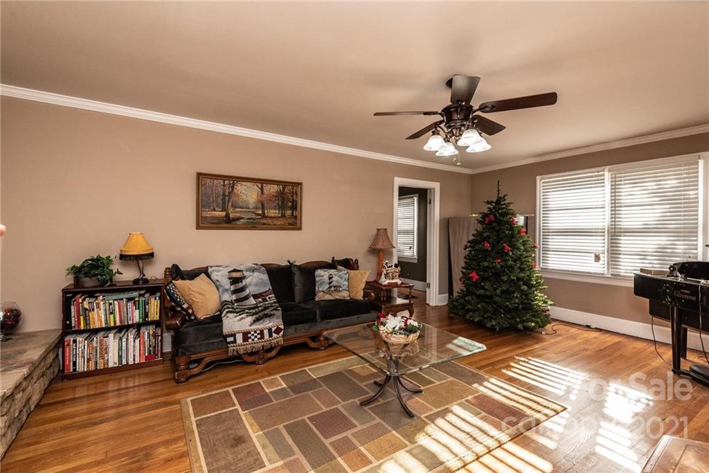 1943 Conley Road Morganton, NC 28655 - Photo 9 of 37 Gallery Image 9