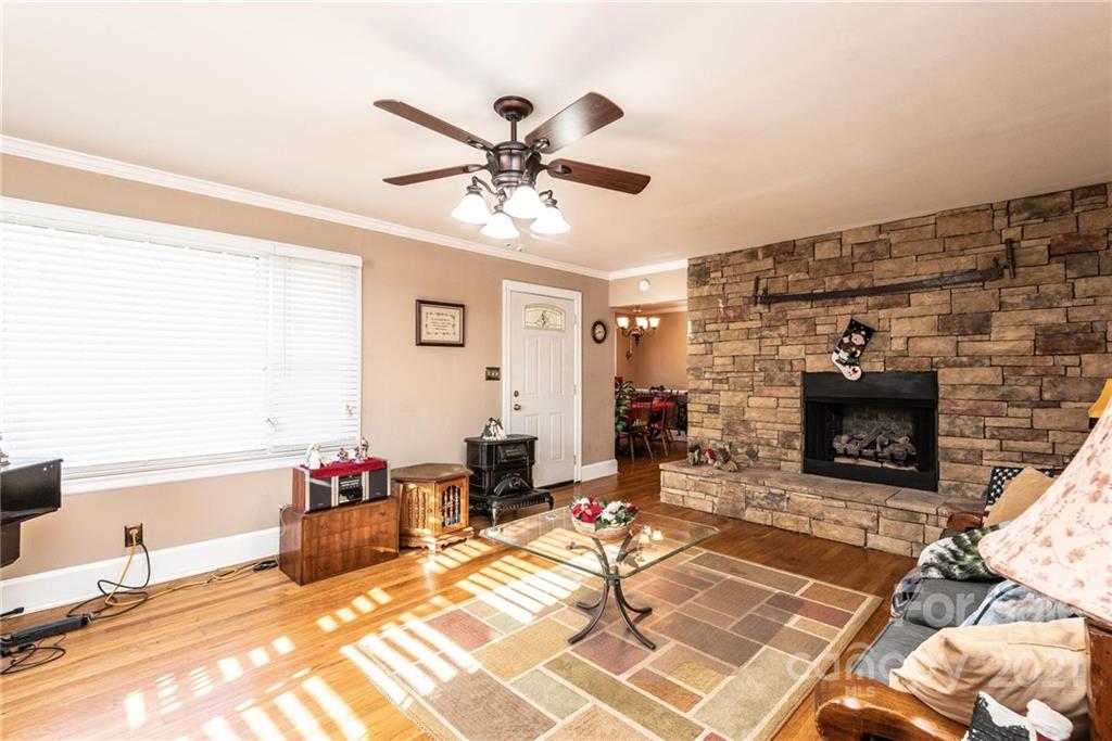 1943 Conley Road Morganton, NC 28655 - Photo 10 of 37 Gallery Image 10