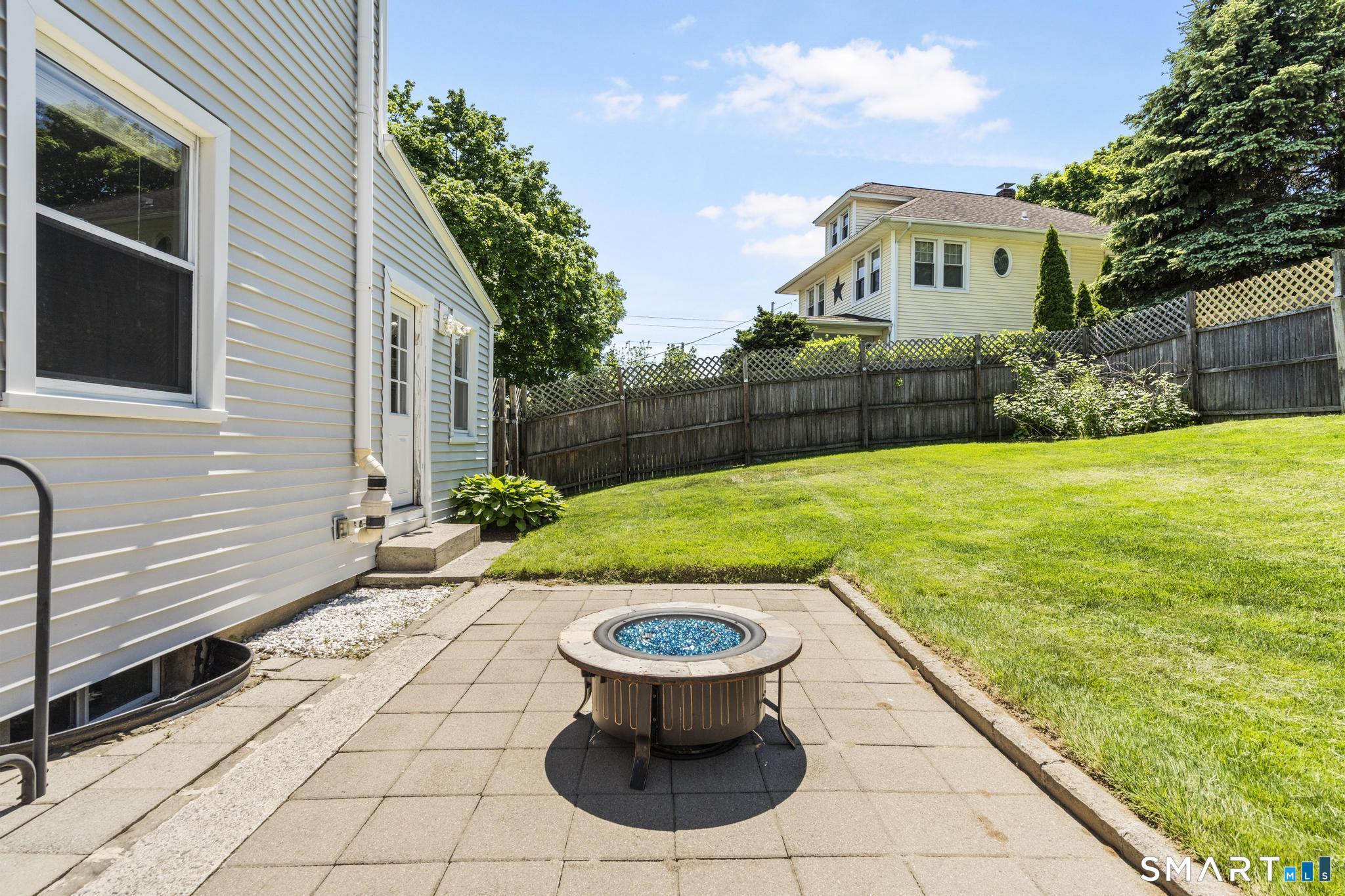 77 Round Hill Road Fairfield, CT 06824 - Photo 26 of 35