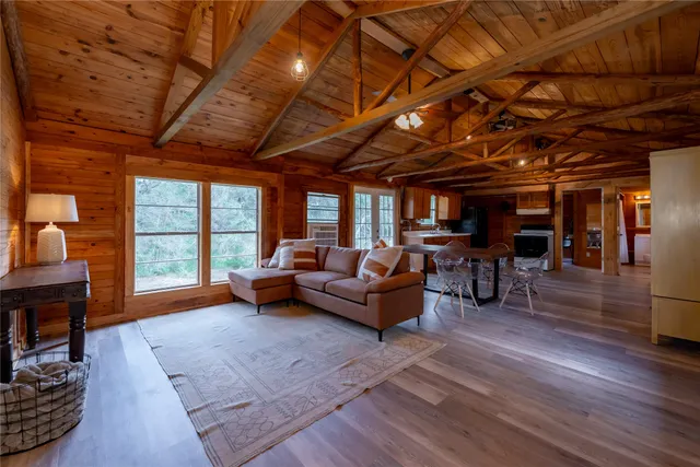 $199,000 | 706 Crooked Creek Drive, Sheridan, TX 77475