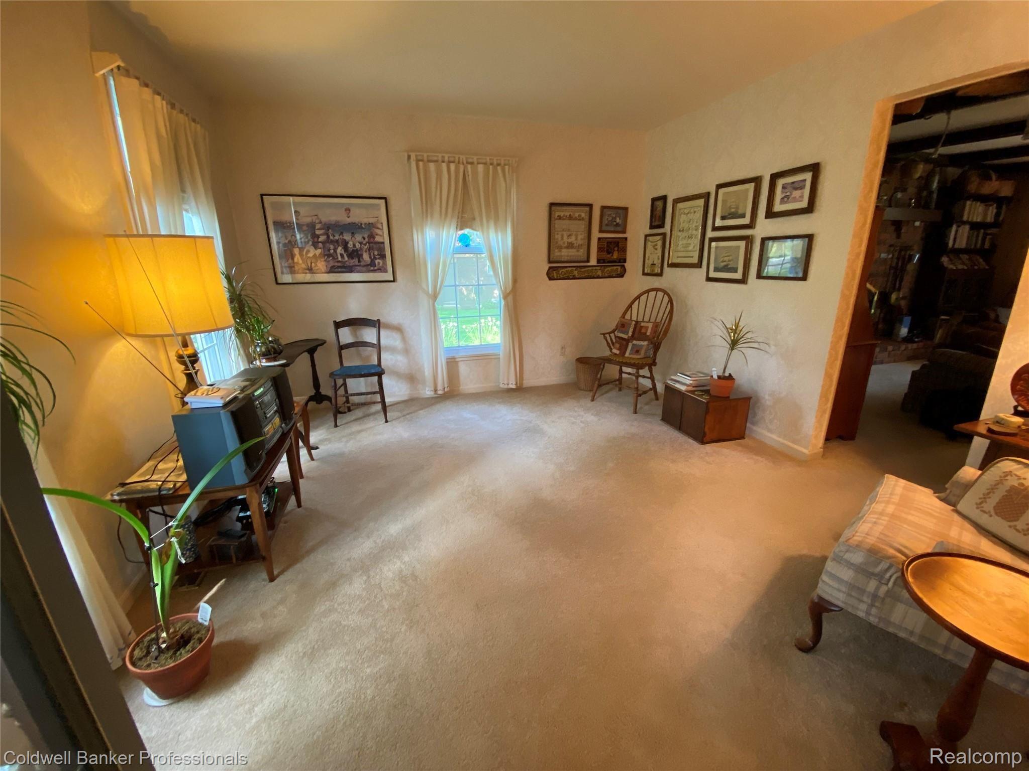 1967 Kemp Road Bloomfield Hills, MI 48302 - Photo 5 of 47 living room.jpeg