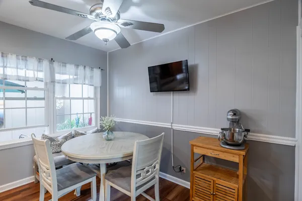 $365,000 | 648 Dauphine Court, Unit D, Elk Grove Village, IL 60007