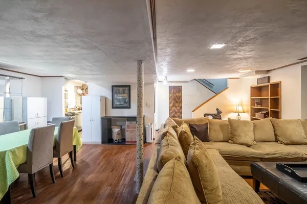 $365,000 | 648 Dauphine Court, Unit D, Elk Grove Village, IL 60007