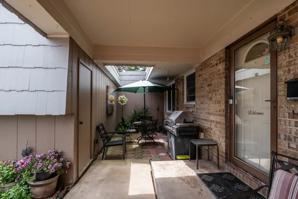 $365,000 | 648 Dauphine Court, Unit D, Elk Grove Village, IL 60007