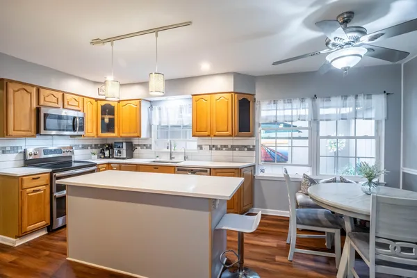 $365,000 | 648 Dauphine Court, Unit D, Elk Grove Village, IL 60007
