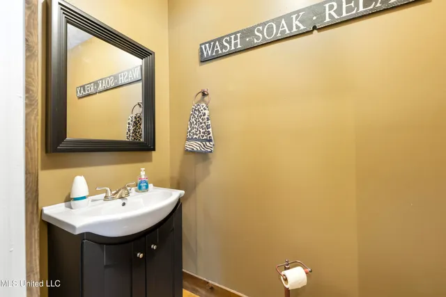 $489,500 | 367 Byhalia Creek Farms Road West, Byhalia, MS 38611