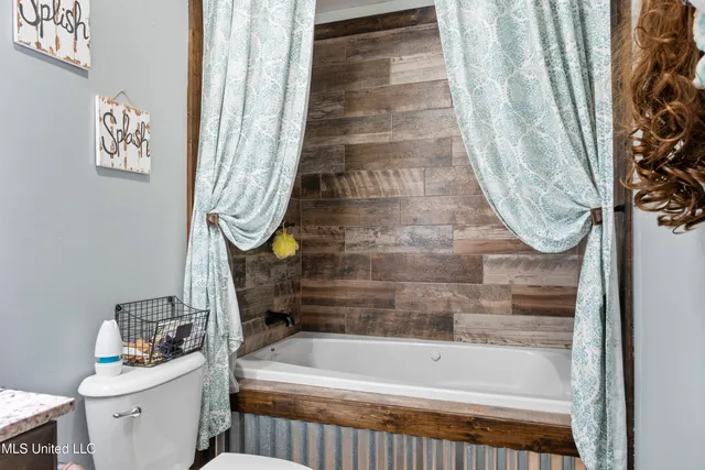 $489,500 | 367 Byhalia Creek Farms Road West, Byhalia, MS 38611