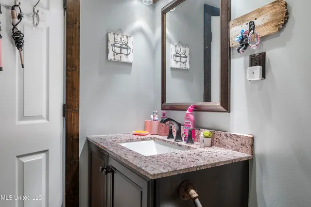 $489,500 | 367 Byhalia Creek Farms Road West, Byhalia, MS 38611