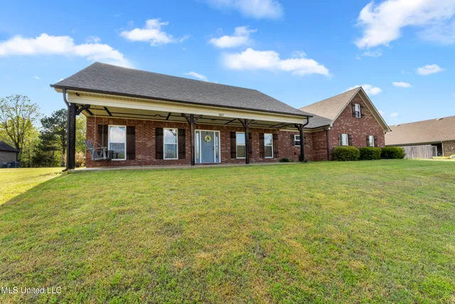 $489,500 | 367 Byhalia Creek Farms Road West, Byhalia, MS 38611