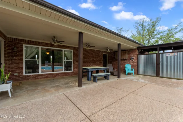 $489,500 | 367 Byhalia Creek Farms Road West, Byhalia, MS 38611