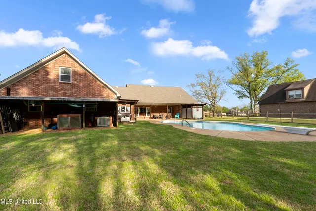 $489,500 | 367 Byhalia Creek Farms Road West, Byhalia, MS 38611