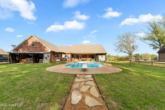$489,500 | 367 Byhalia Creek Farms Road West, Byhalia, MS 38611