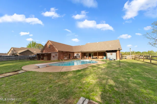 $489,500 | 367 Byhalia Creek Farms Road West, Byhalia, MS 38611