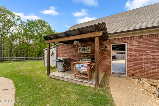 $489,500 | 367 Byhalia Creek Farms Road West, Byhalia, MS 38611