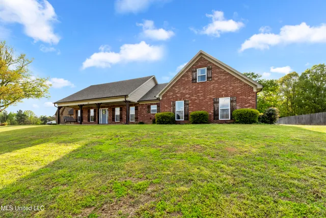 $489,500 | 367 Byhalia Creek Farms Road West, Byhalia, MS 38611
