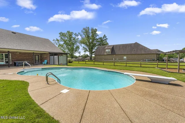 $489,500 | 367 Byhalia Creek Farms Road West, Byhalia, MS 38611