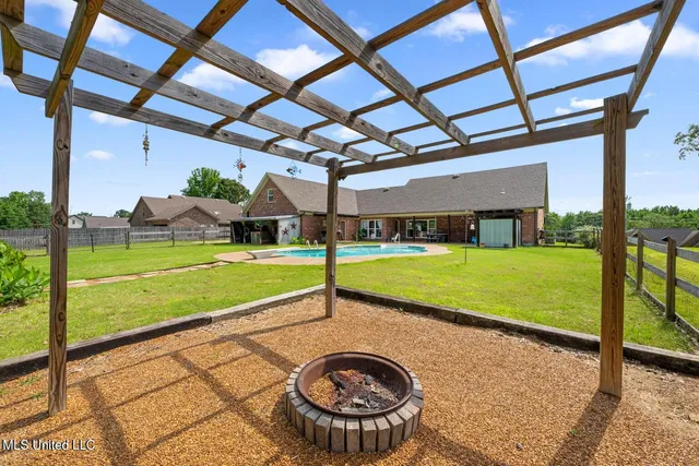 $489,500 | 367 Byhalia Creek Farms Road West, Byhalia, MS 38611