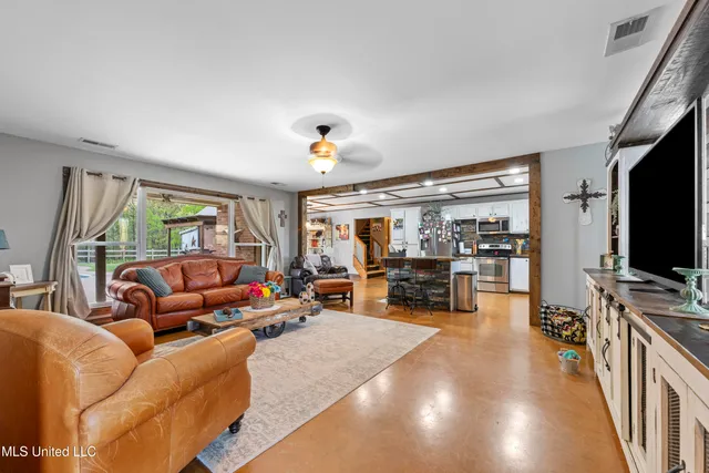 $489,500 | 367 Byhalia Creek Farms Road West, Byhalia, MS 38611