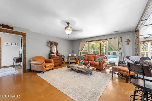 $489,500 | 367 Byhalia Creek Farms Road West, Byhalia, MS 38611