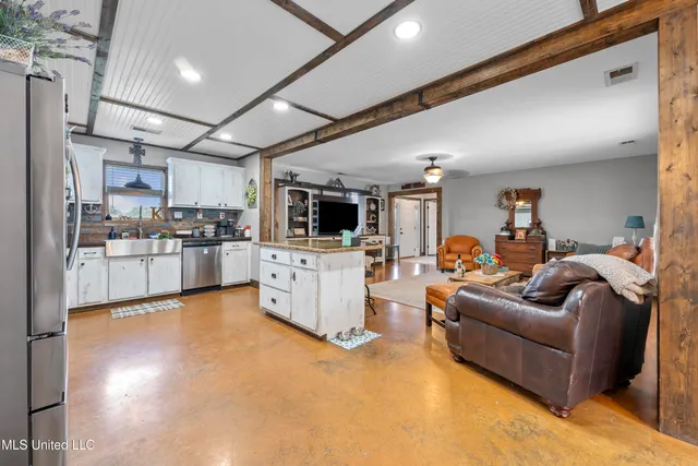 $489,500 | 367 Byhalia Creek Farms Road West, Byhalia, MS 38611