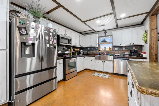 $489,500 | 367 Byhalia Creek Farms Road West, Byhalia, MS 38611