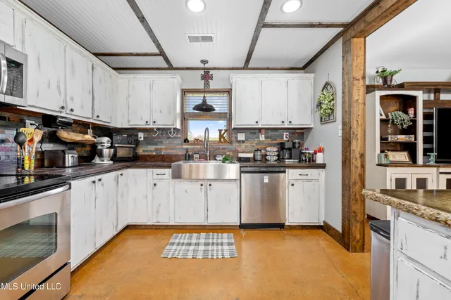 $489,500 | 367 Byhalia Creek Farms Road West, Byhalia, MS 38611