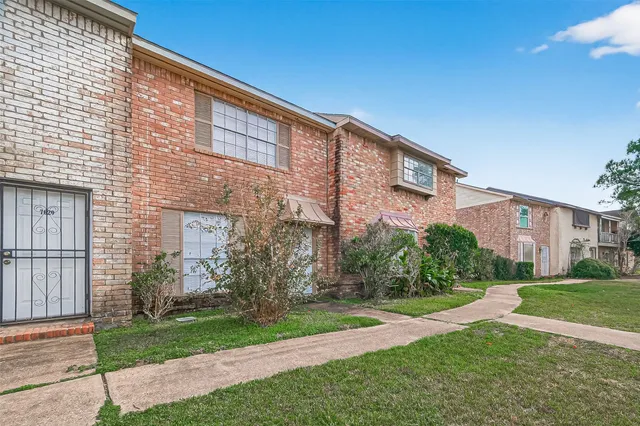 $1,200 | 7031 Chasewood Drive, Missouri City, TX 77489