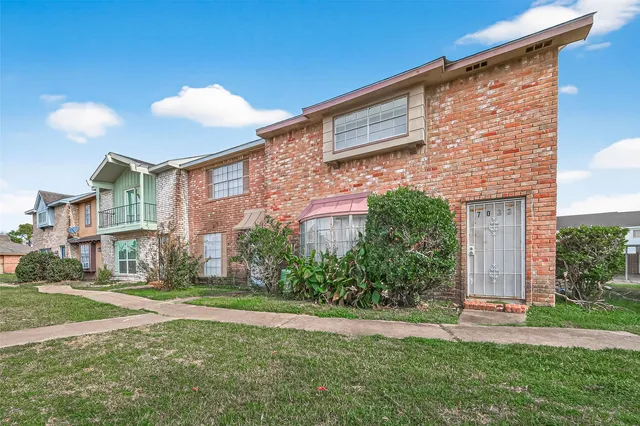 $1,200 | 7031 Chasewood Drive, Missouri City, TX 77489