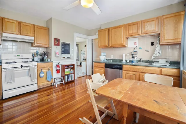 $3,200 | 822 Centre Street, Unit 3, Boston, MA 02130