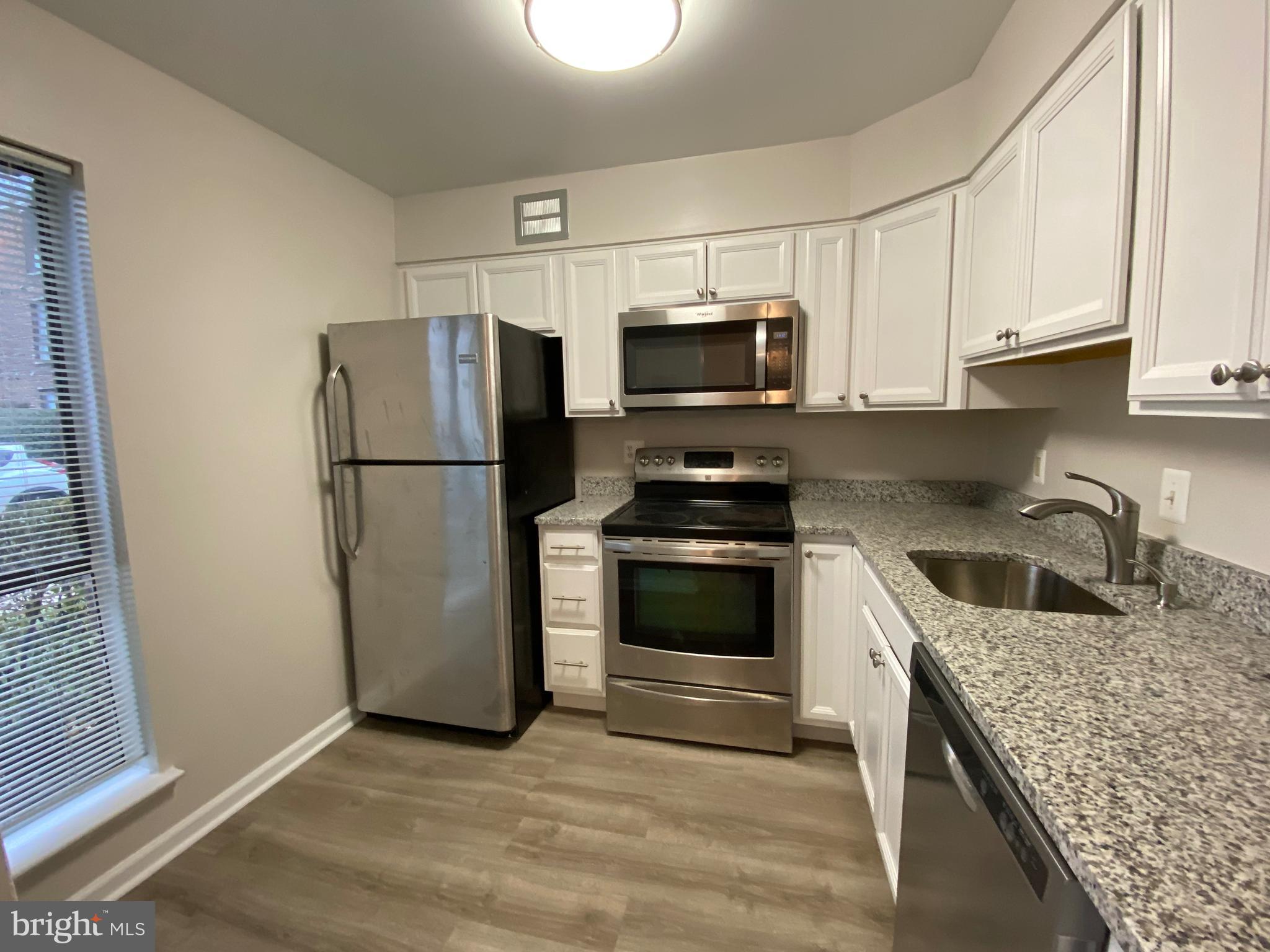 17824 Buehler Road, Unit 188 Olney, MD 20832 - Photo 6 of 21 Kitchen with new cabinets and granite