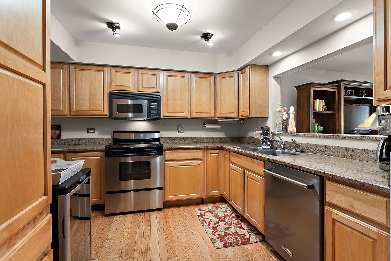 428 South Dee Road Park Ridge, IL 60068 - Photo 7 of 19 Gallery Image 7