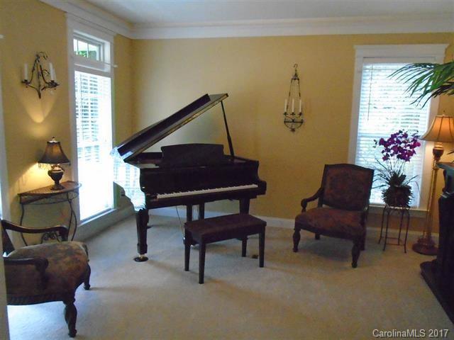 1512 Calvin Hall Road, Unit 161 Lake Wylie, SC 29710 - Photo 4 of 24 a living room with furniture and a potted plant