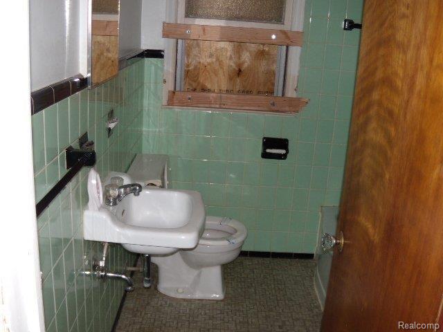 8033 Burt Road Detroit, MI 48228 - Photo 5 of 6 DSCN9835