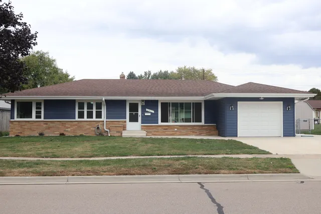 $389,900 | 2711 Hyacinth Avenue, Janesville, WI 53545