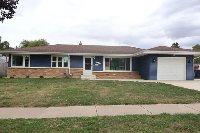 $389,900 | 2711 Hyacinth Avenue, Janesville, WI 53545