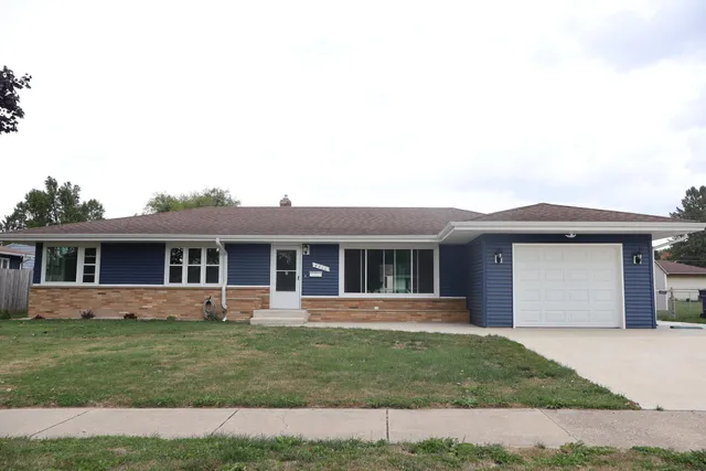 $389,900 | 2711 Hyacinth Avenue, Janesville, WI 53545