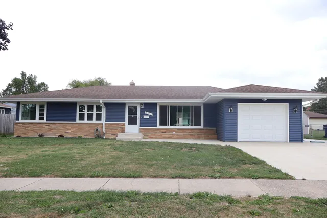 $389,900 | 2711 Hyacinth Avenue, Janesville, WI 53545