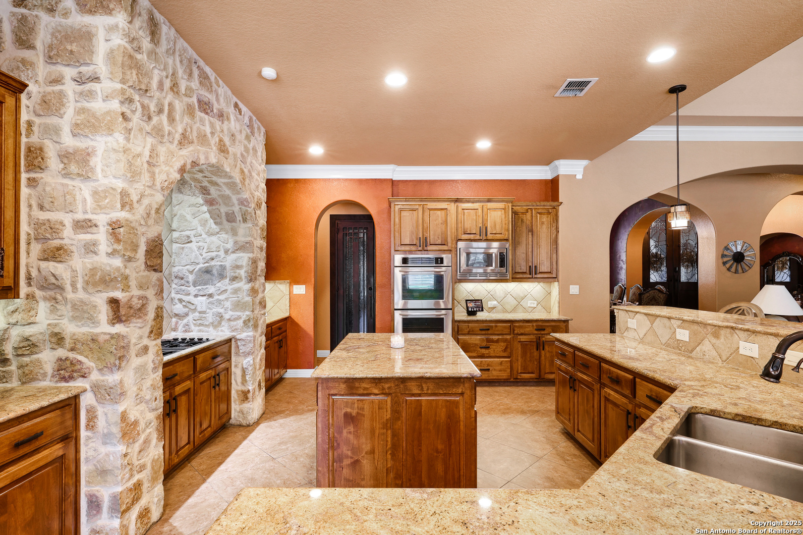 315 Santa Domingo Helotes, TX 78023 - Photo 16 of 50 a lobby with furniture and rug