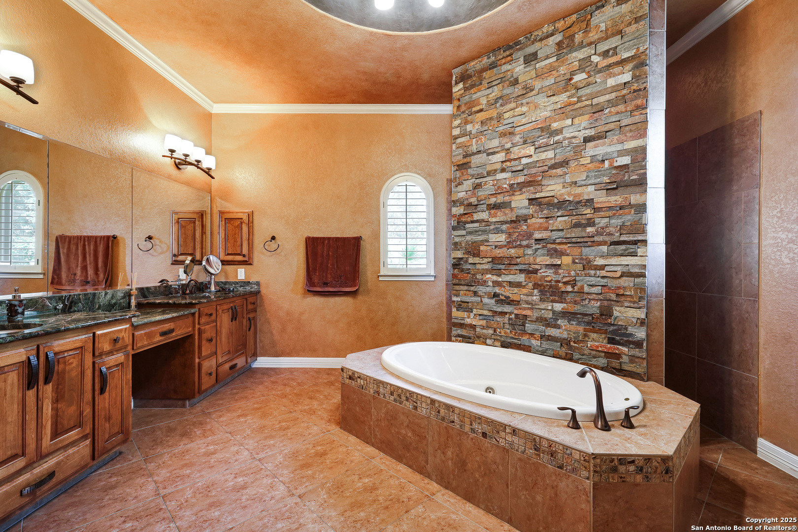 315 Santa Domingo Helotes, TX 78023 - Photo 23 of 50 a bathroom with a tub a sink and a mirror