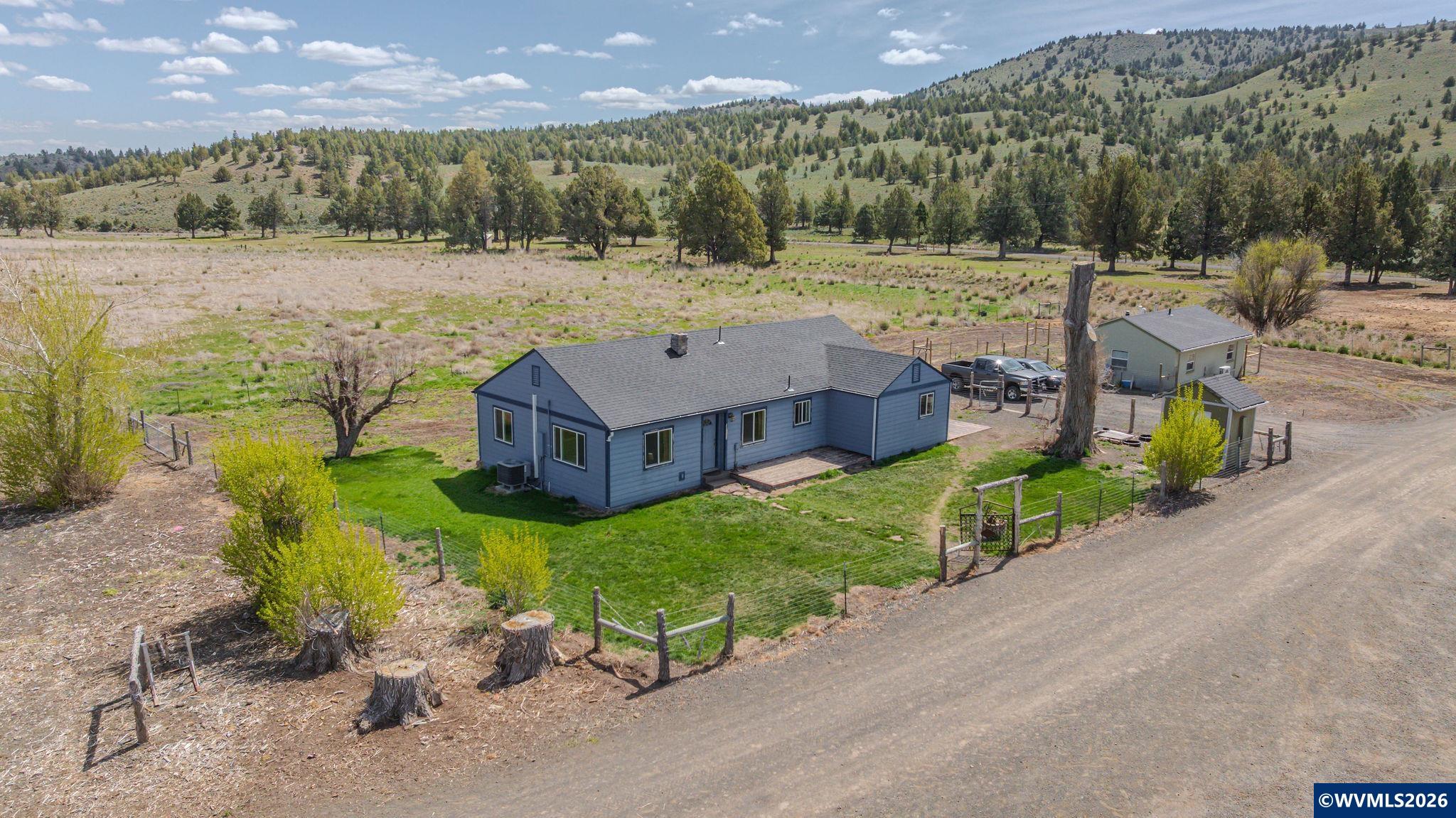 41225 Southeast Van Lake Road Prineville, OR 97754 - Photo 13 of 49